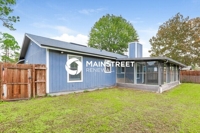 Building Photo - 3 Bedroom Pet-Friendly Home in Jacksonville, FL with Main Street Renewal