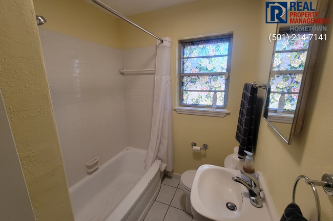 Building Photo - 130 Sheridan Rd