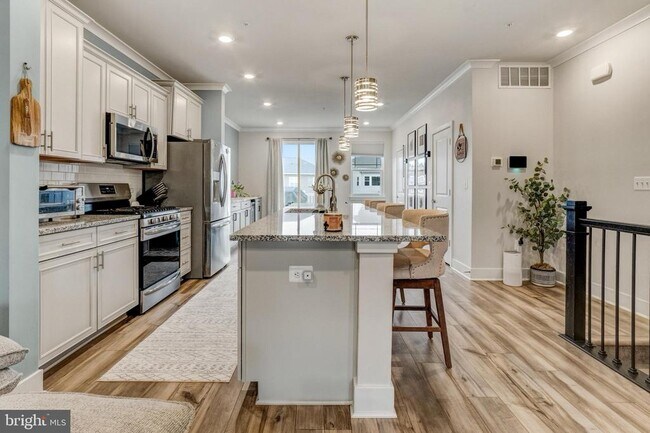 Building Photo - 11716 Emily Dickinson Pl