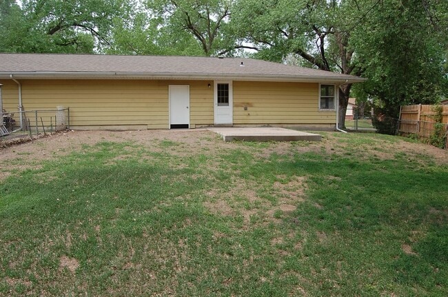 Building Photo - Well Maintained in Arnold Heights!