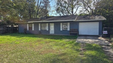 Building Photo - 3 Bed, 2 Bath, 1 Car garage.