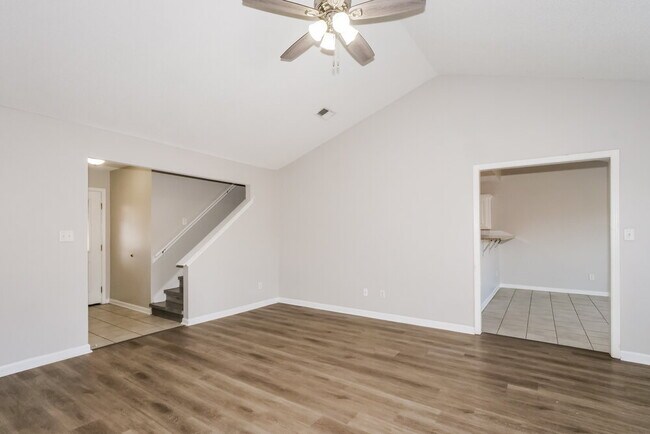 Building Photo - 5086 Jon Oak Dr