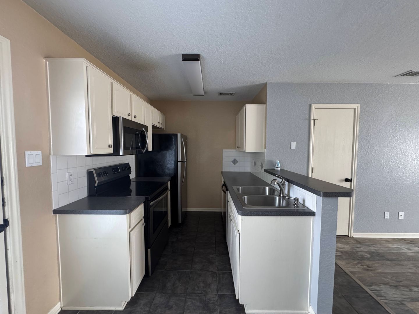 Building Photo - 1607 Dugger Cir