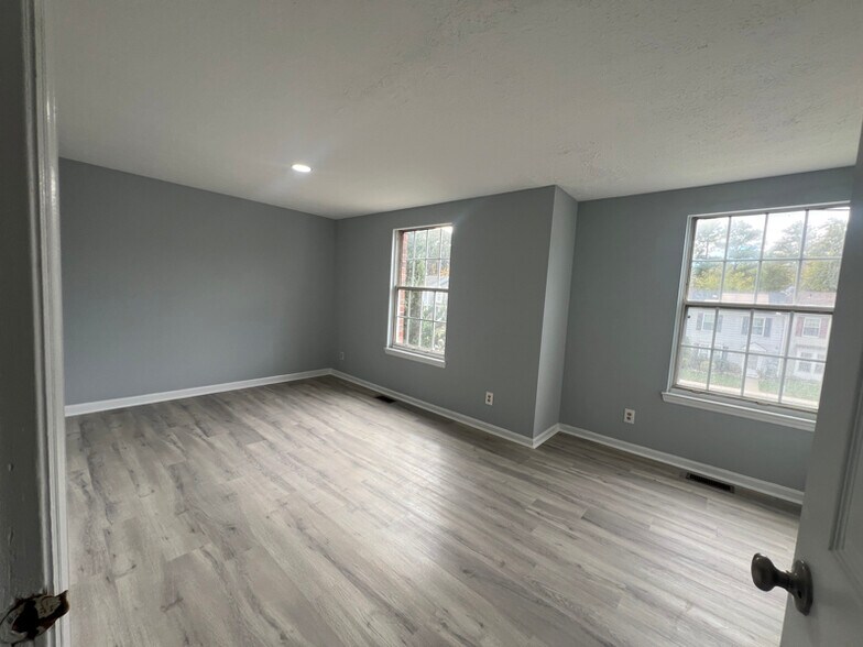 Building Photo - 72 Dorchester Cir