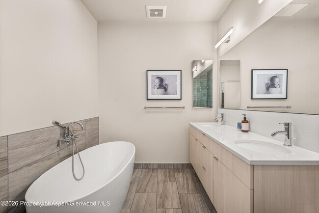 Building Photo - 113 Valley Ct