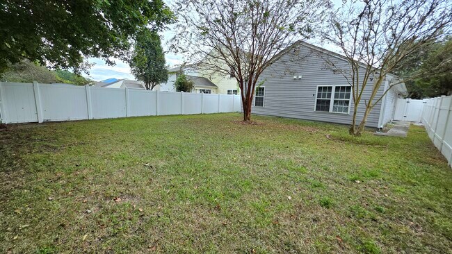 Building Photo - 920 Silvercrest Dr