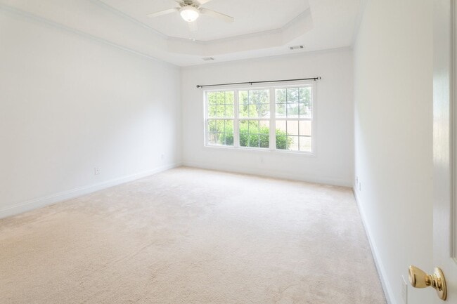 Building Photo - 256 Southbank Dr
