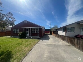 Building Photo - Spacious 5-Bedroom Home in Richland – Minu...