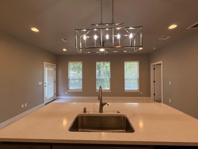 Building Photo - 632 Abadan Dr