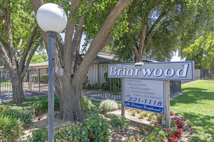 Primary Photo - Briarwood Apartments