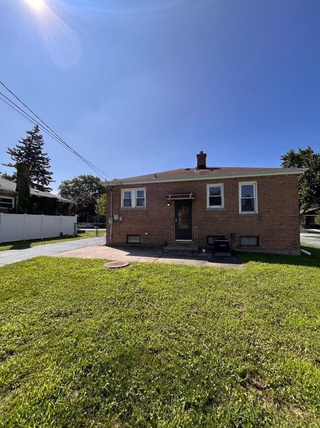 Building Photo - 2714 W 97th St