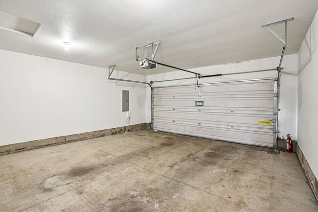 Building Photo - Beautiful 4BR/2BA Single-Level Home in Heart of McMinnville