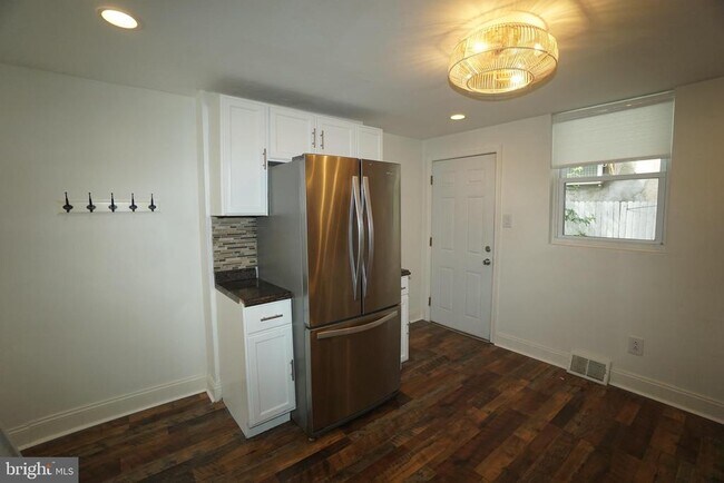 Building Photo - 539 Turner St