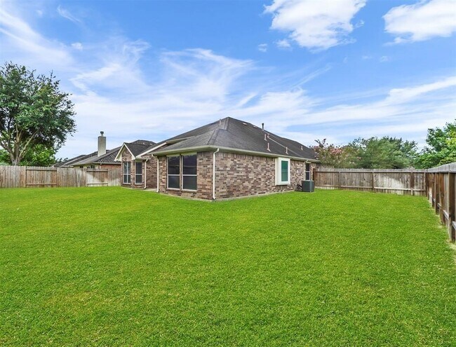 Building Photo - 2501 Shady Falls Ln
