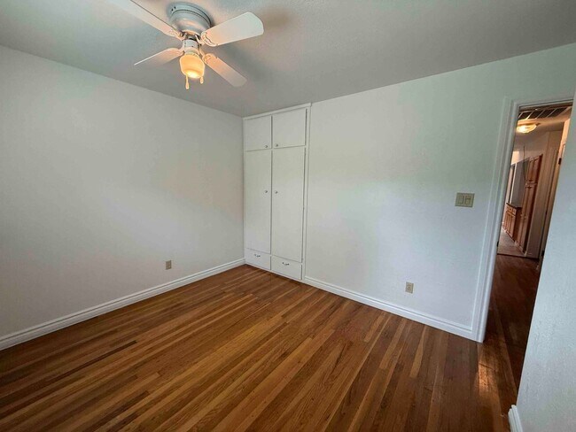 Building Photo - Great 3 Bedroom Walking Distance to American River