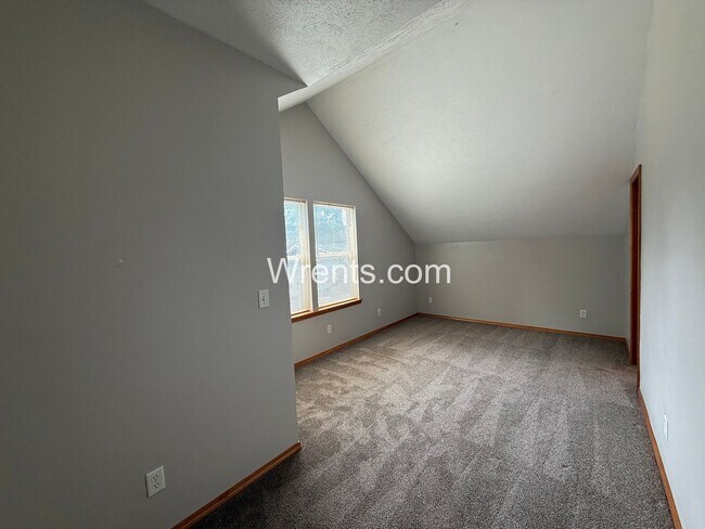 Building Photo - COMING SOON! South Hill Duplex with Garage & Utilities Included!