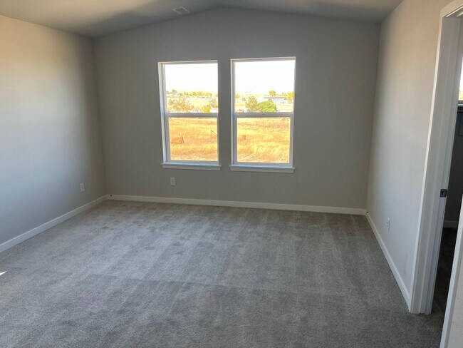 Building Photo - Beautiful Modern 4 Bedroom Home in Superior