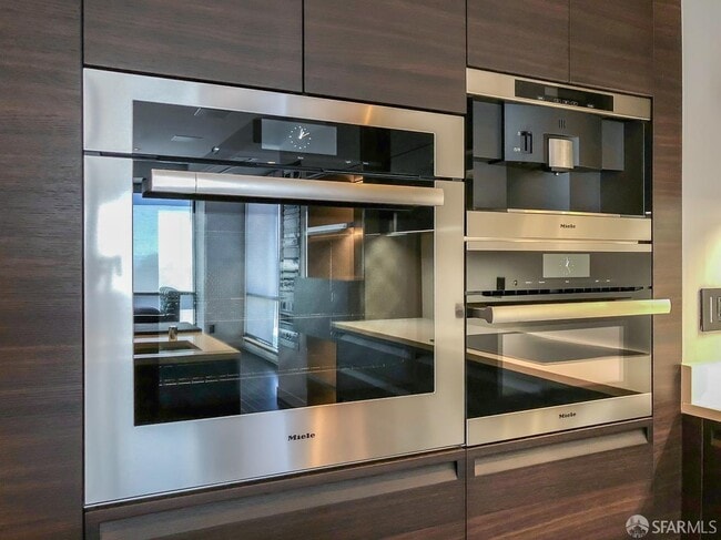 Building Photo - 333 Bush St