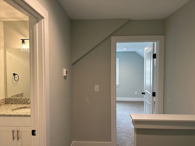 Building Photo - Beautifully Remodeled 4-bedroom Cape Cod -...
