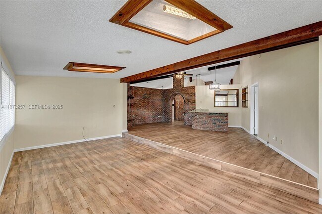 Building Photo - 1785 Lisa Ln