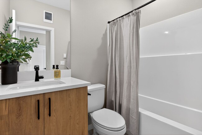 Building Photo - 10905 SE Home Ave