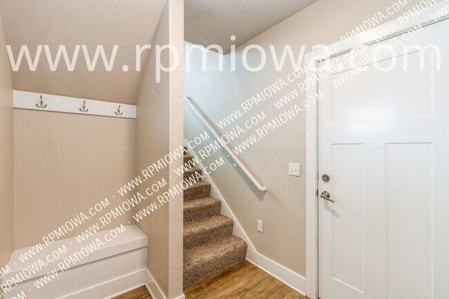 Building Photo - 1104 Cheyenne Dr