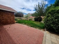 Building Photo - Located in SE Albuquerque