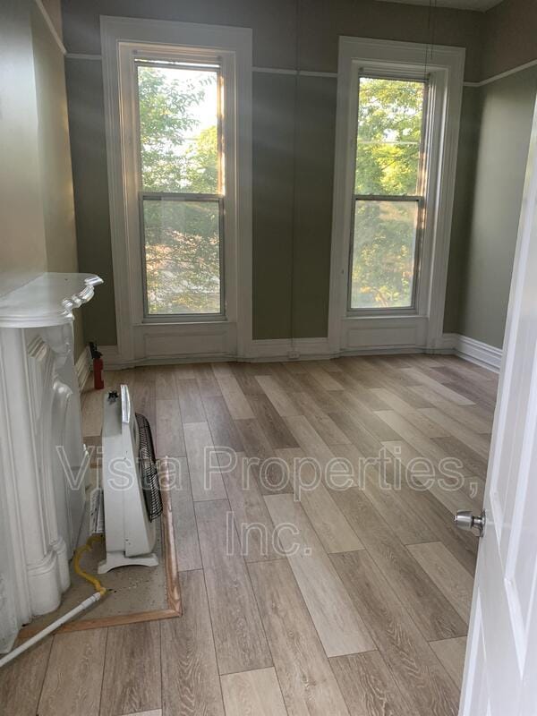 Building Photo - 514 W Oak St