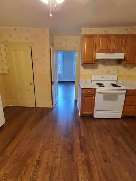 New Stove & Refrigerator - 54 W Chester St