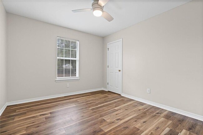 Building Photo - 7181 Windmill Pl S