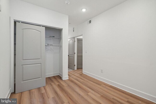 Building Photo - 2039 N Front St