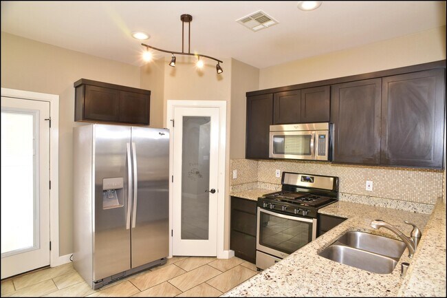 Building Photo - 3744 Loma Adriana