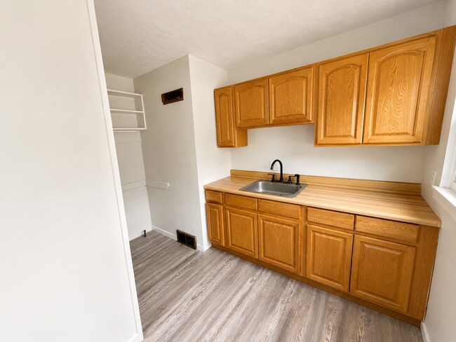 Building Photo - Charming & Affordable 2-Bedroom Home Near Linden – Move-In Ready!