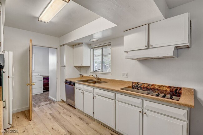 Building Photo - 1516 Inverness Ave