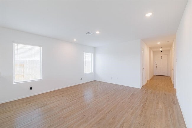 Building Photo - 3110 Spanish Oak Ln