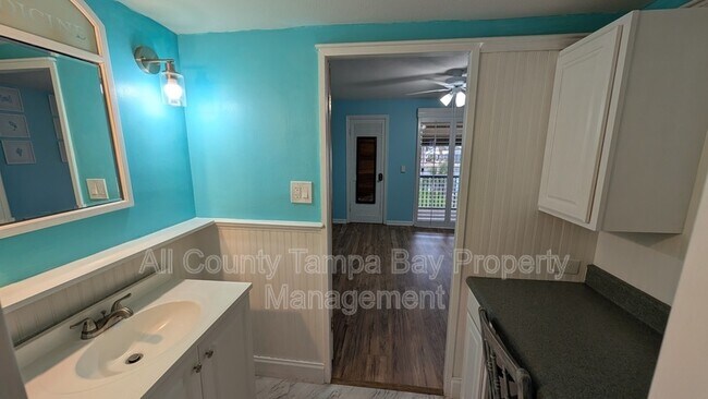 Building Photo - 1028 Apollo Beach Blvd