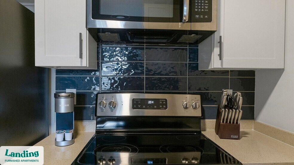 Building Photo - 900 E Six Forks Rd