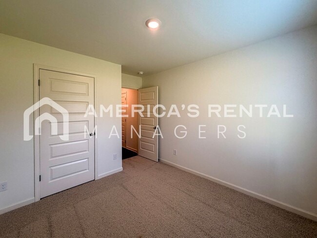 Building Photo - 305 Pne Rdg Dr