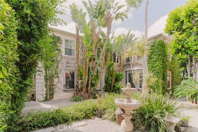 Building Photo - 5962 S San Vicente Blvd