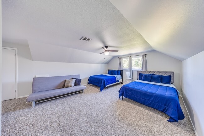 Building Photo - 2519 Lazy Lake Dr