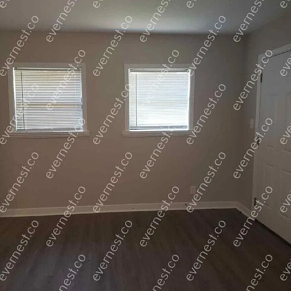 Building Photo - 475 Lowe Cir