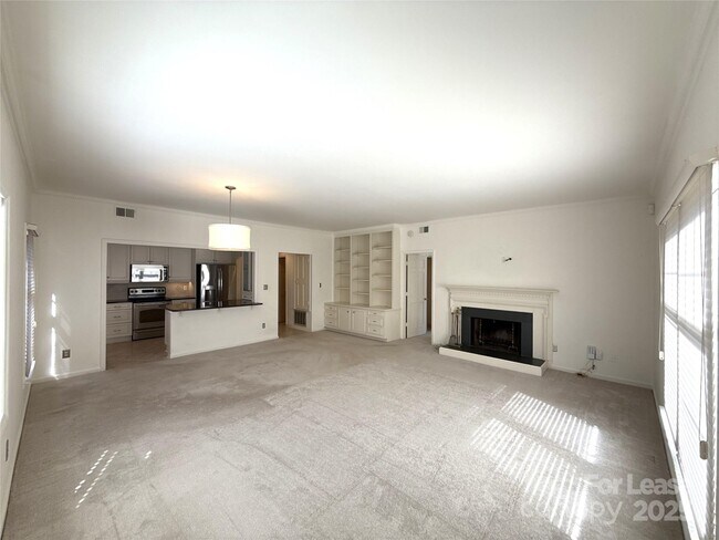 Building Photo - 1016 Queens Rd