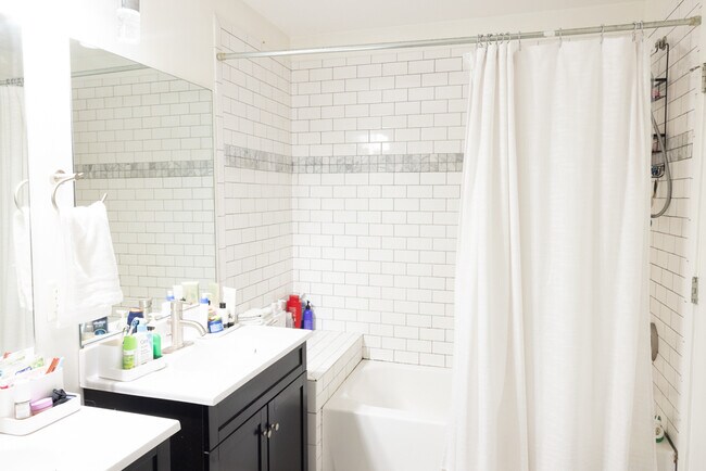 Building Photo - 555 Berrien St