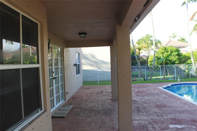 Building Photo - 947 Nandina Dr