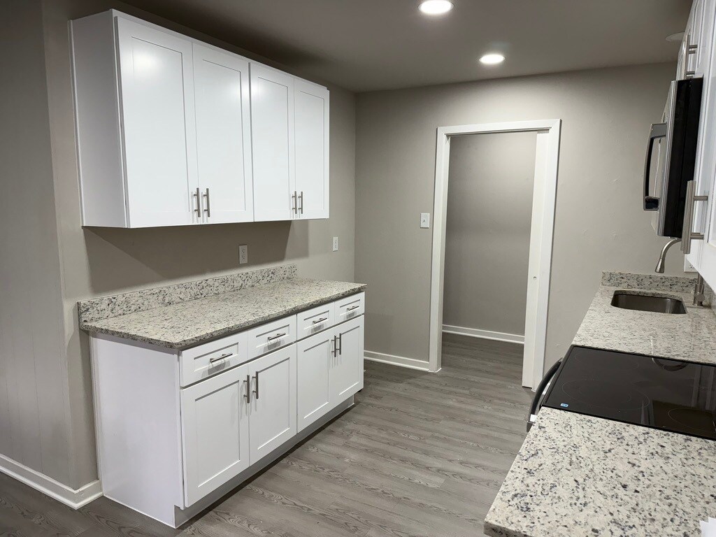 New cabinet and granite countertops. - 8274 Lifford Pl