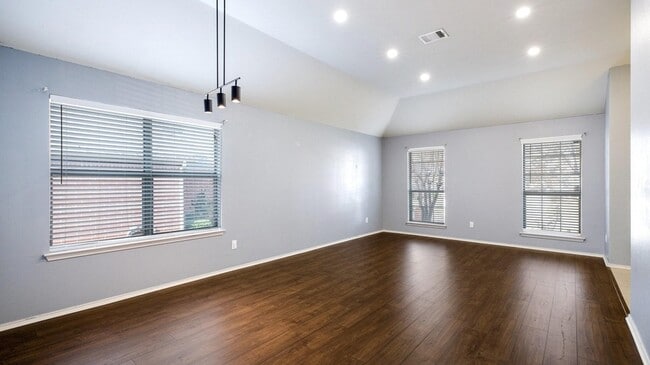 Building Photo - 5209 Bear Valley Dr