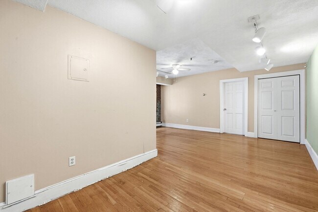 Building Photo - 111 Jersey St