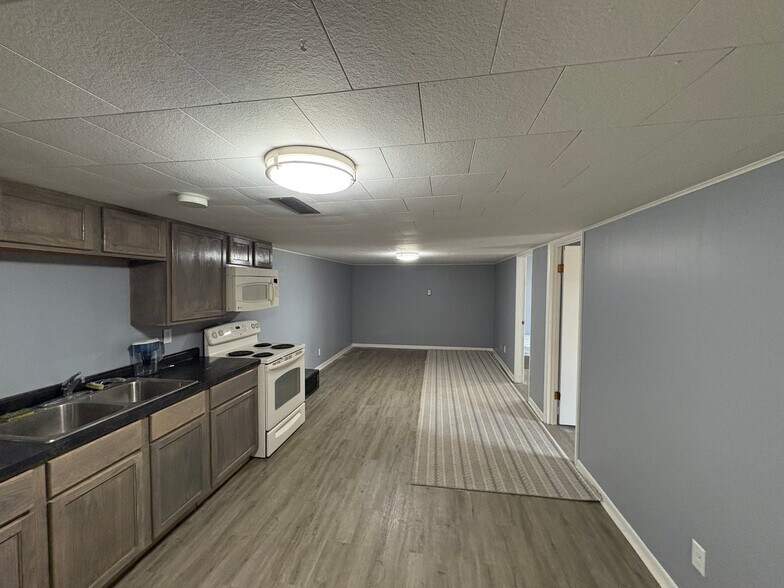 Building Photo - 661 Reynoldswood Rd