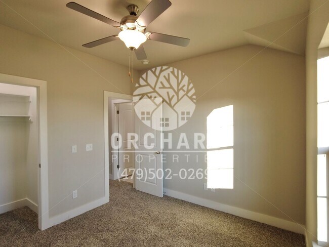 Building Photo - Single-Family Home- Sought After Huntley Plan