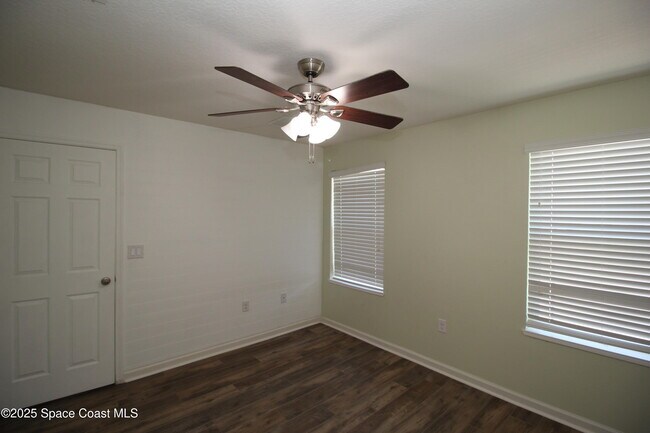 Building Photo - 824 Musgrass Cir